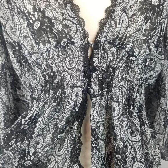 NOTATIONS. SIZE XL. BLACK WHITE FLORAL Tunic Top. Buttons at Waist - Picture 12 of 16
